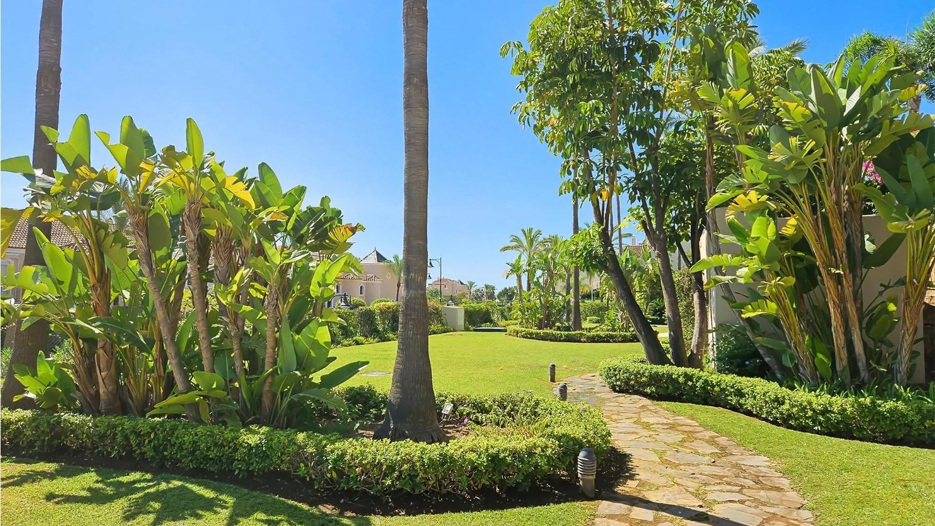 Semesterbostad Amazing Home In Benahavis With Swimming Pool Estepona