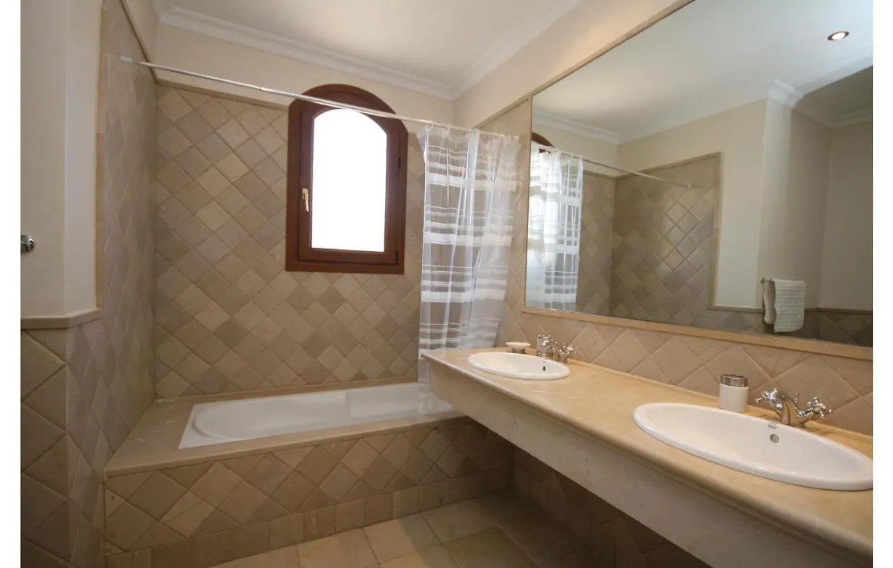 Amazing Home In Benahavis With Swimming Pool 에스테포나 0*,  스페인
