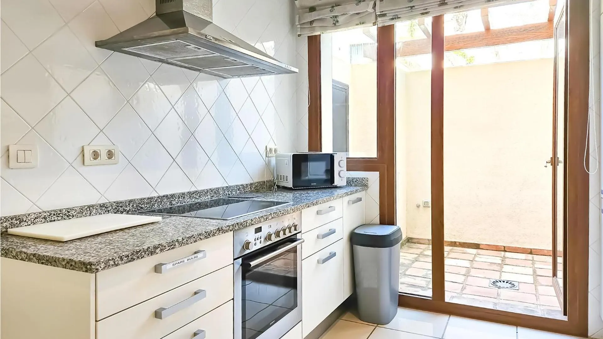 Amazing Home In Benahavis With Swimming Pool 에스테포나 펜션