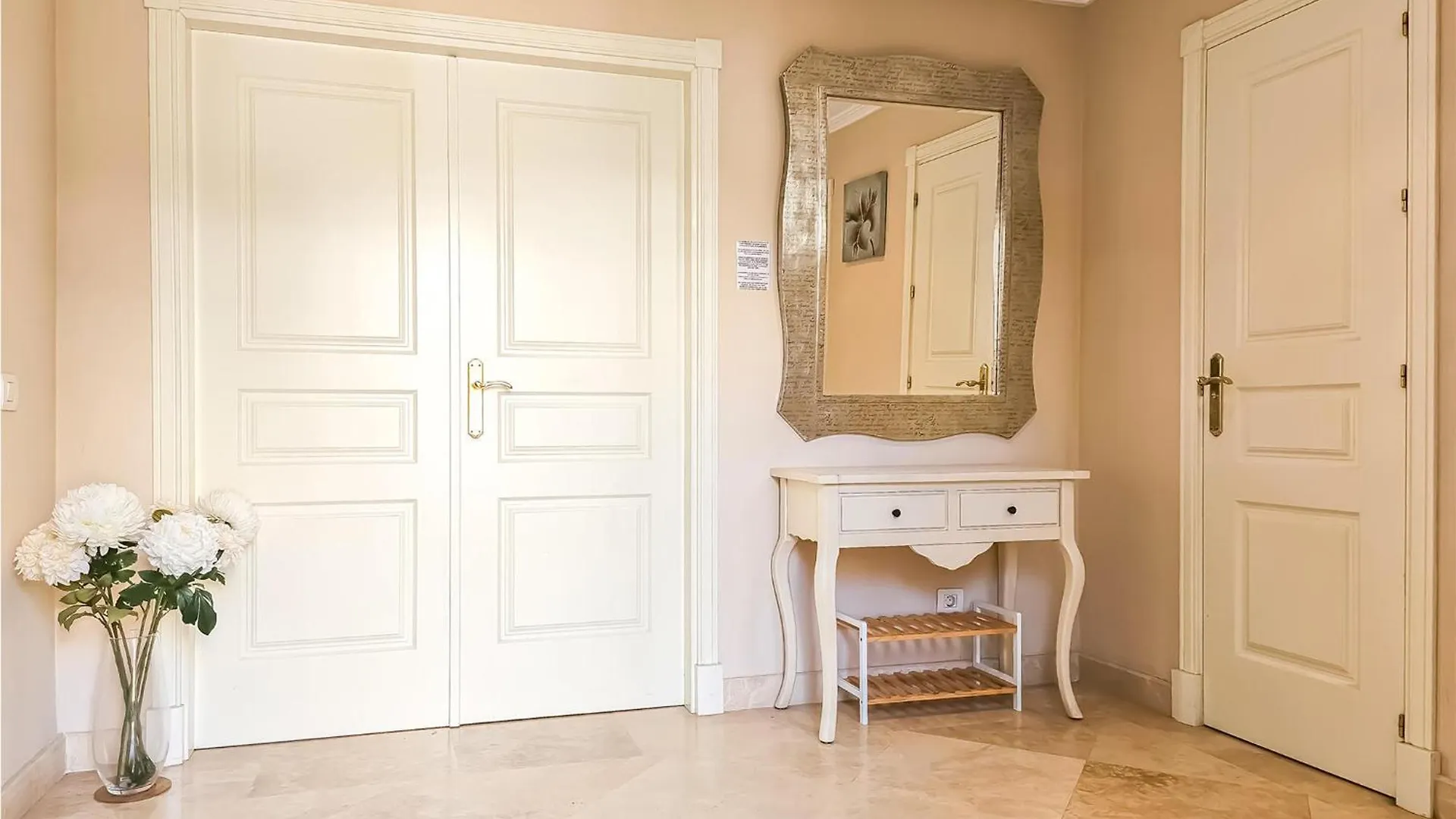 Amazing Home In Benahavis With Swimming Pool 에스테포나 0*,  스페인